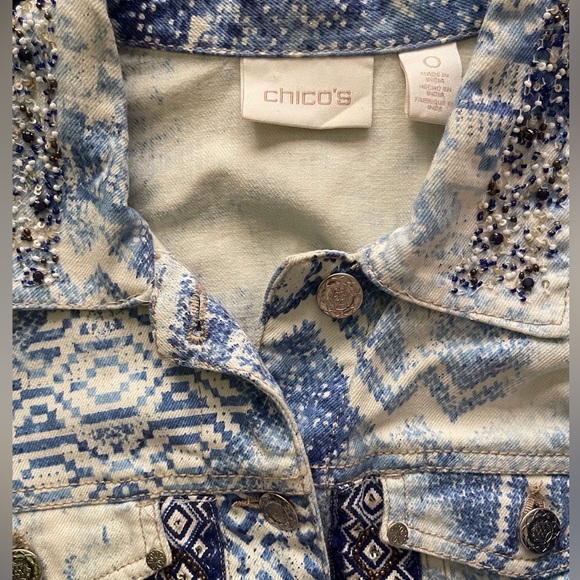 Chico’s Women’s Blue/white Jean Jacket  Artisan Pattern Beaded Fringe Crop Sz0 - Picture 2 of 10